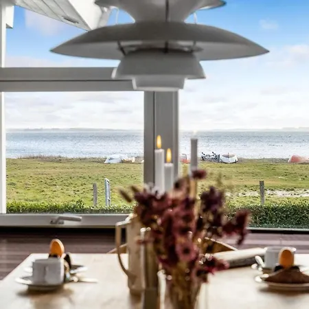 3 Bedroom Amazing In Rønde